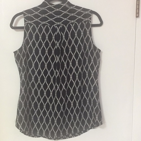 Banana Republic Sleeveless Blouse - Picture 3 of 6